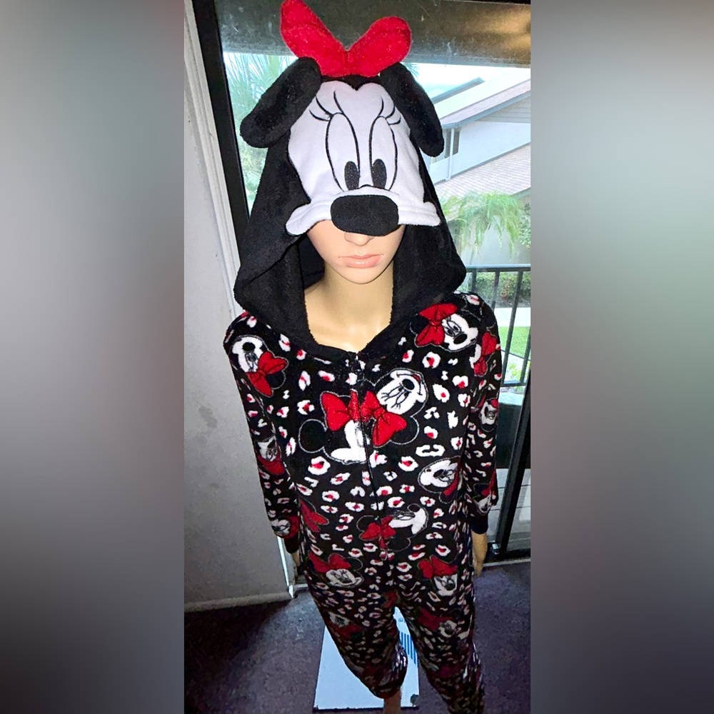 Disney, Minnie Mouse, one piece, PJs / outfits. Child’s sz Small